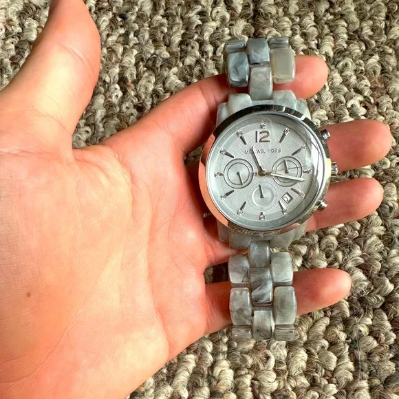 MICHAEL Michael Kors | Accessories | Gently Used Michael  display picture 2